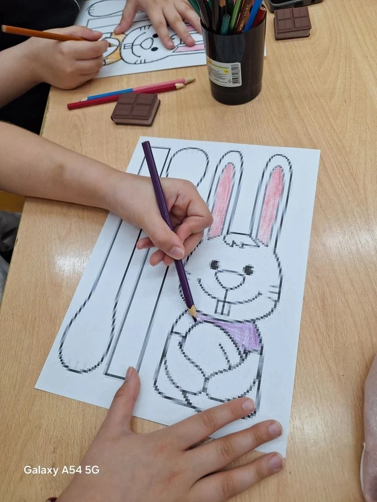 👫👬 Сегодня, 1 апреля, мальчишки и девчонки из 1"В" и 3"В" классов школы 80 приняли участие в мастер-