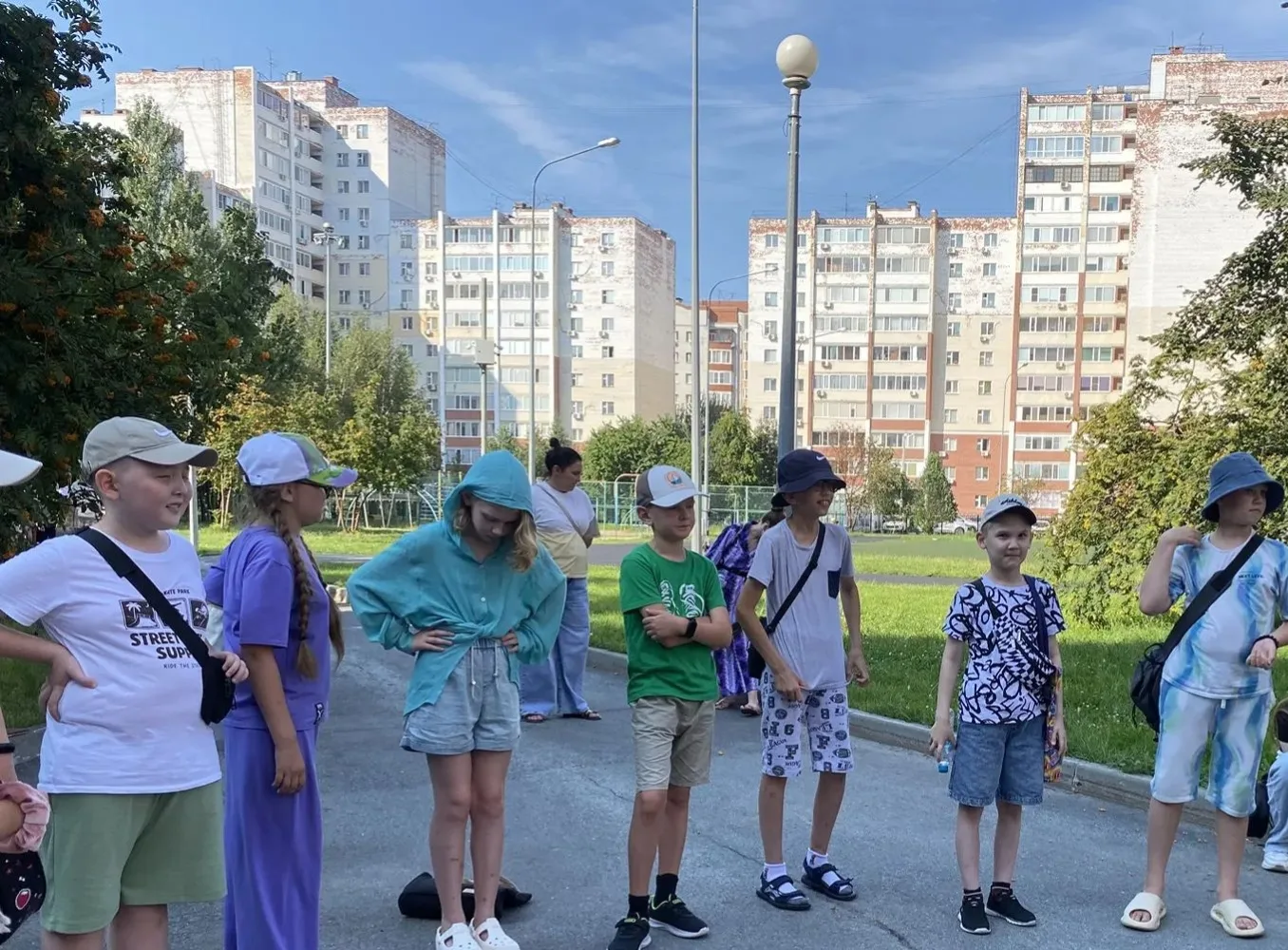 ПО СЛЕДАМ АДМИРАЛОВ

Сегодня, в первый день третьей смены летнего пришкольного лагеря "Код единства"