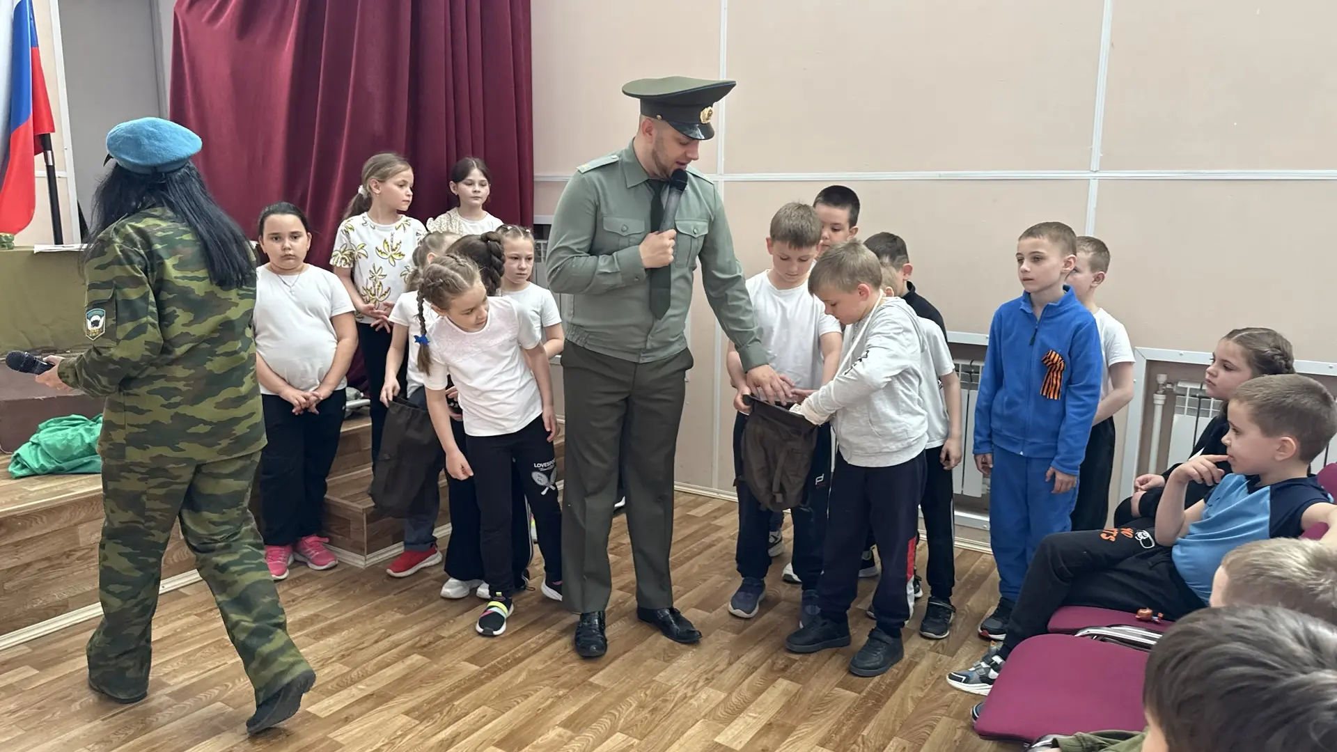 🇷🇺 «Легко ли быть солдатом?» — узнали ученики начальной школы!  Сегодня в нашей школе для учеников 1