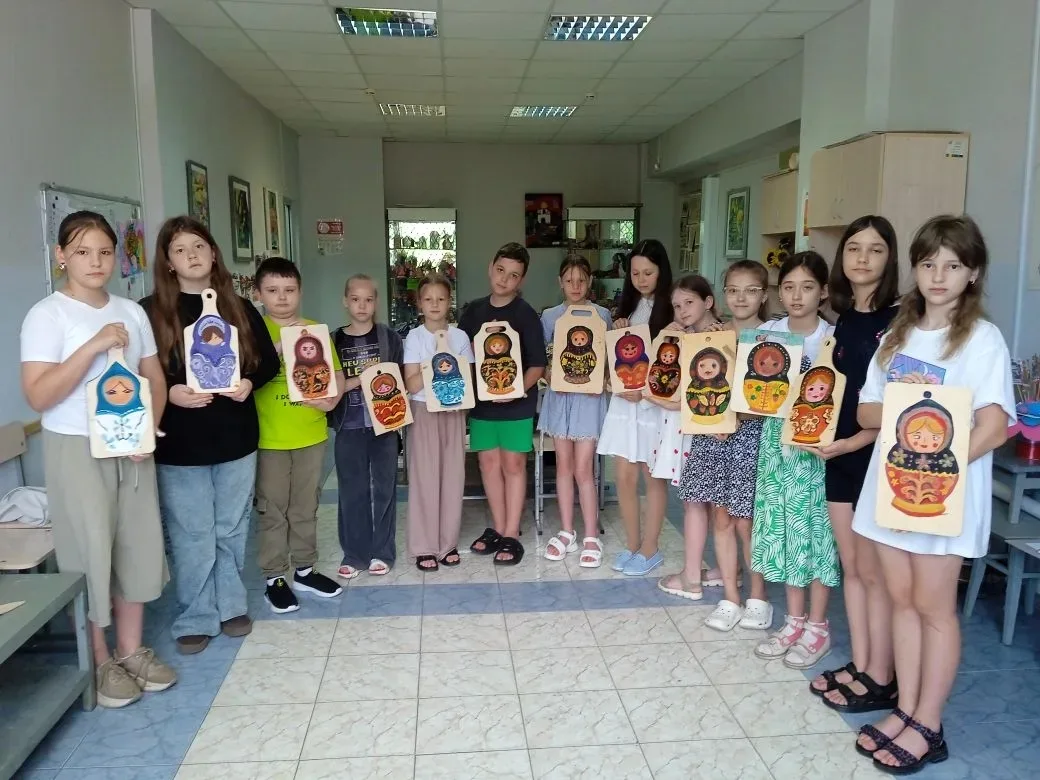 🪆ДЕНЬ МАСТЕРОВ В ПРИШКОЛЬНОМ ЛАГЕРЕ☀️

В преддверии Дня народных промыслов ребята погрузились в мир