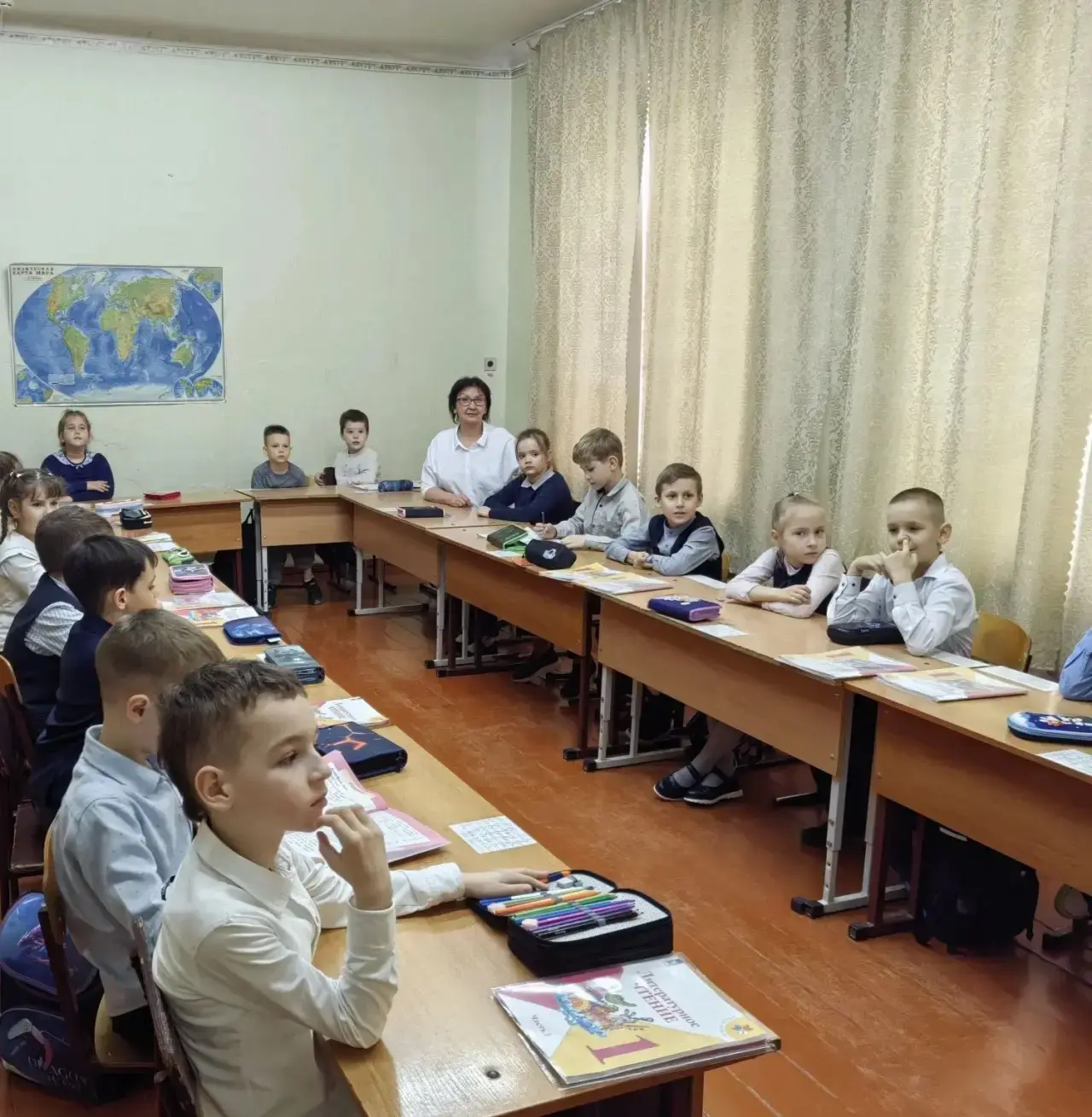 💰 Финансовая грамотность – с первого класса!  В 1В классе прошёл урок финансовой грамотности. Интере