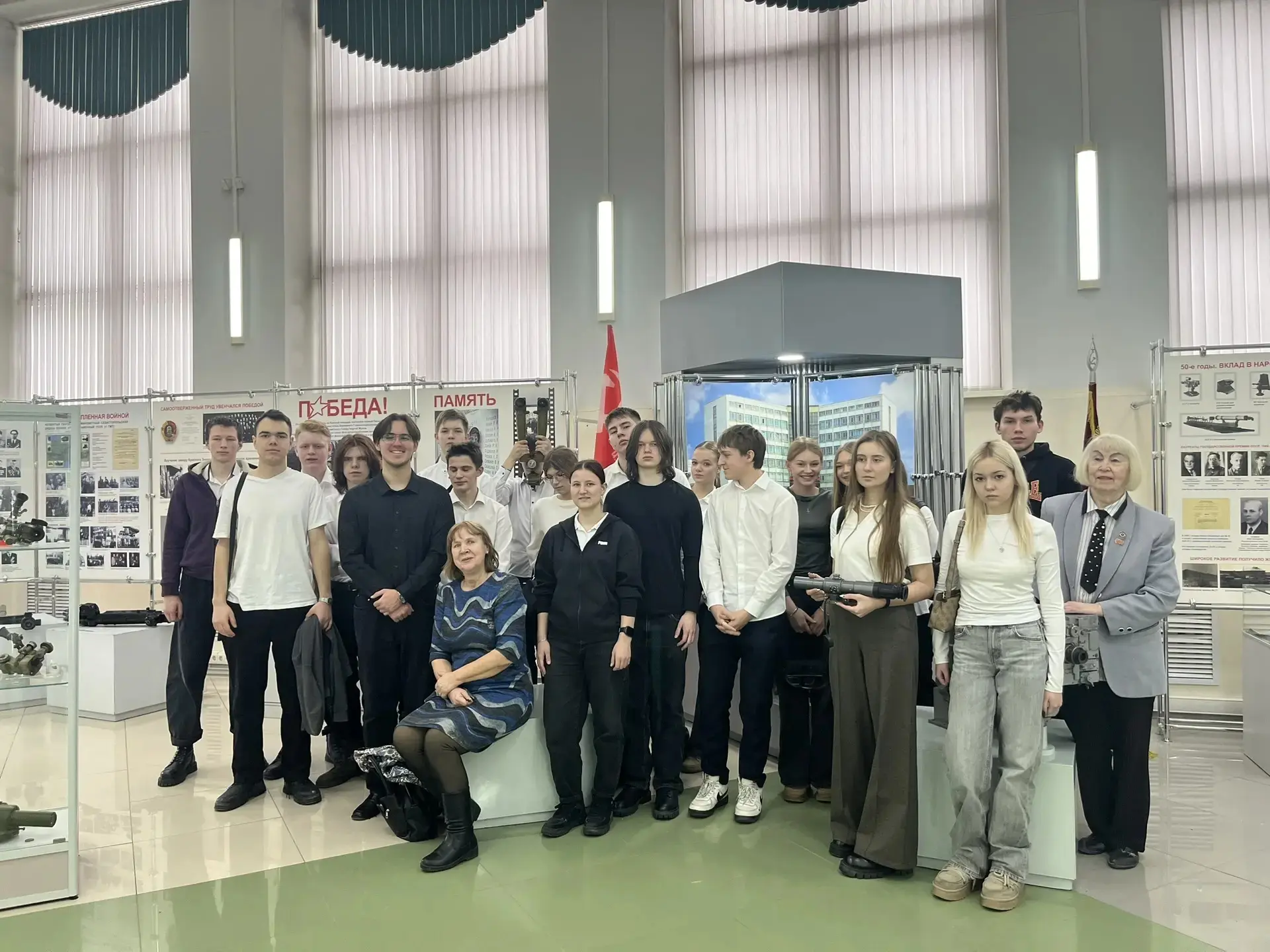 3 марта 2026 года 10 «И» класс посетил АО «Новосибирский приборостроительный завод» (НПЗ) — один из 
