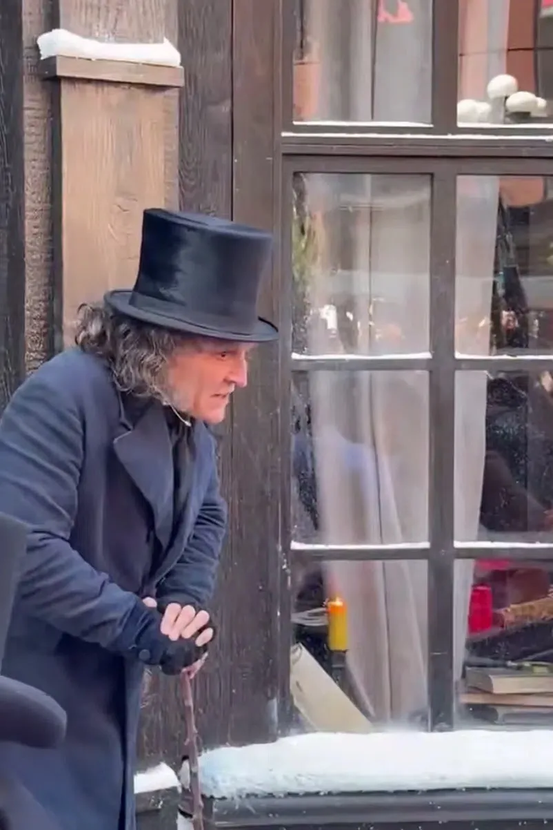 #gossips

The legend returns to the big screen! Johnny Depp made a surprise appearance at Comic-Con 