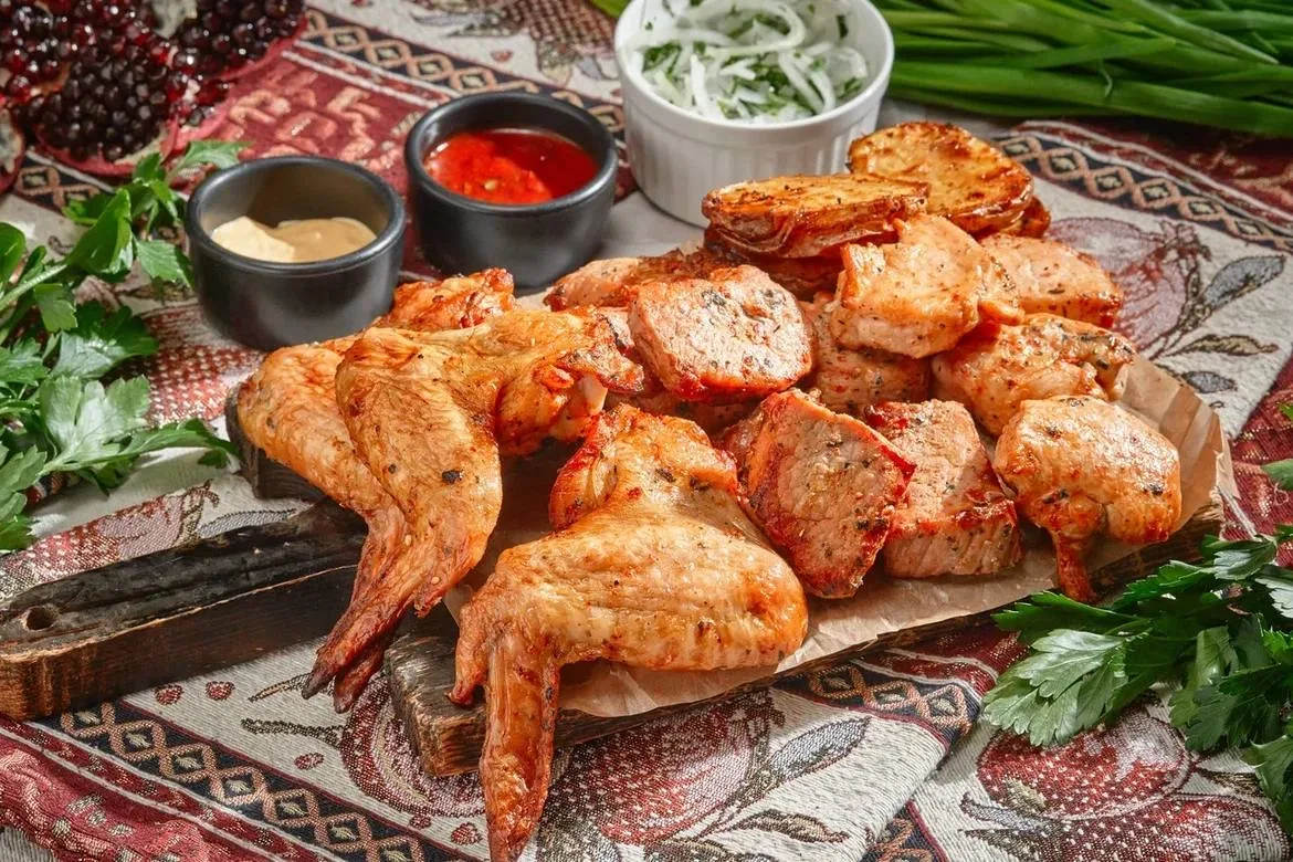 Какой вечер ещё больше подходит для сочных мясных сетов, чем пятничный? 😋