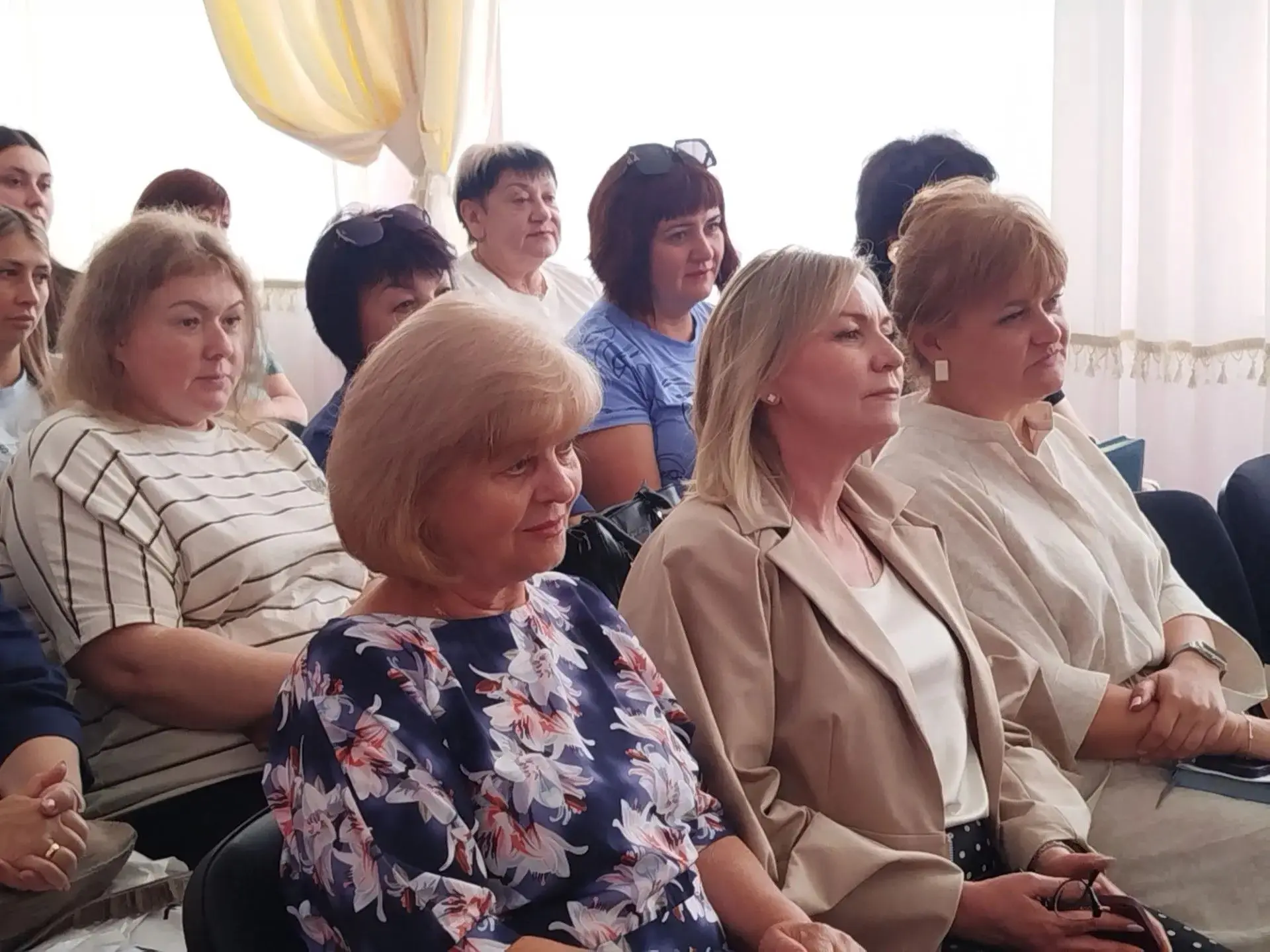 В литературной гостиной Дворца культуры имени Октябрьской Революции состоялась встреча депутатов Нар