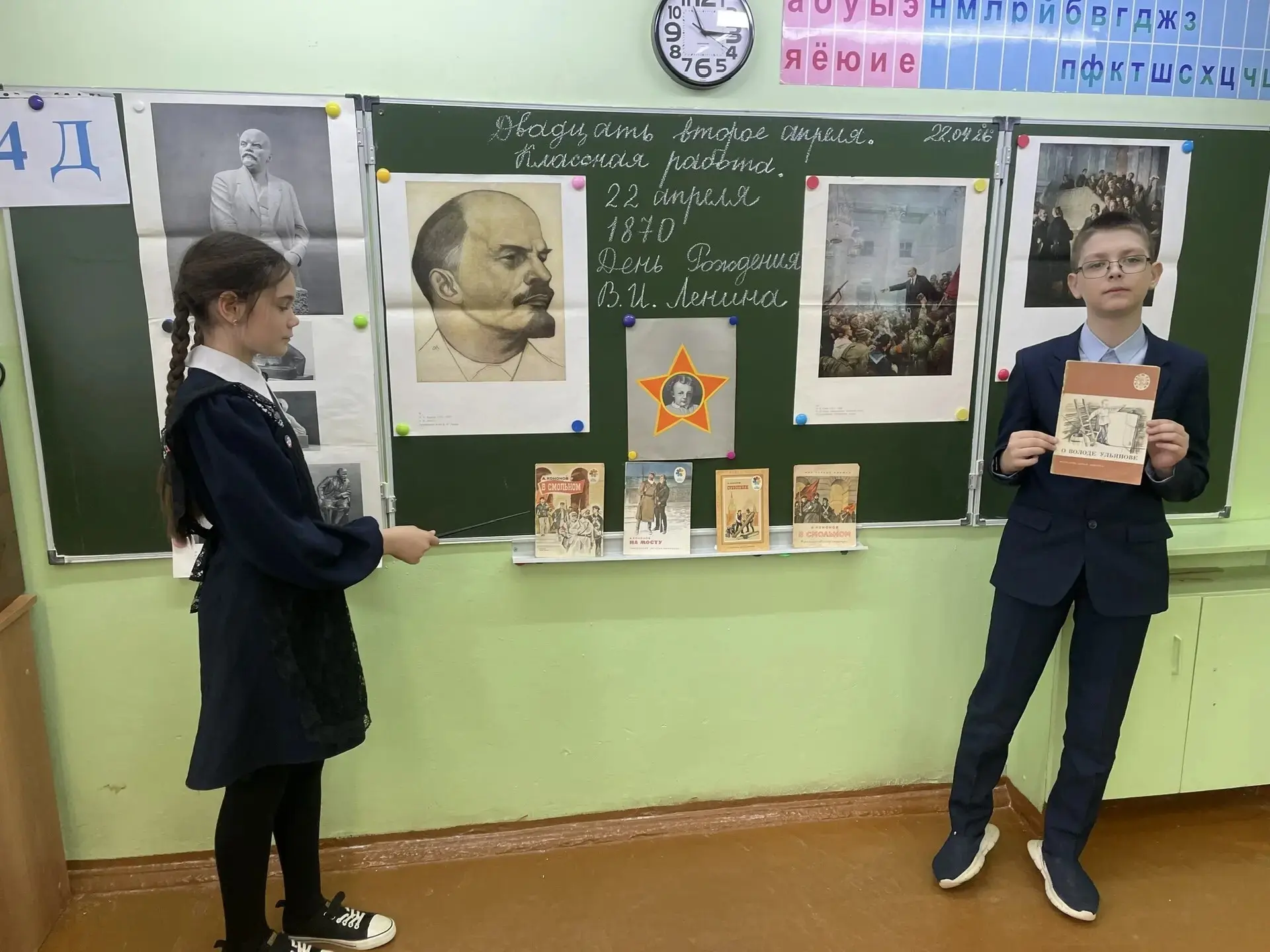 🌟 Урок, который начинается с родной земли.  Во 2 корпусе в 4Д классе (классный руководитель Алексеев