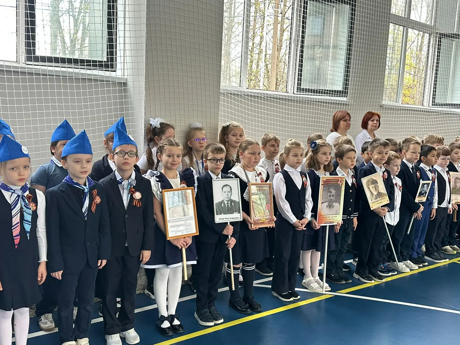 БОЛЬШЕВЯЗЕМСКАЯ ШКОЛА  🇷🇺 Утро 4 мая 2026 года в нашей школе традиционно началось с торжественной ли