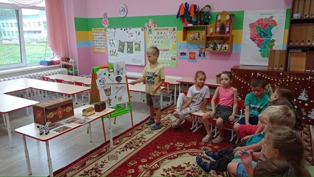 В старшей группе прошла викторина "Бабушкин сундучок". Ребята окунулись в волшебный мир загадок и та