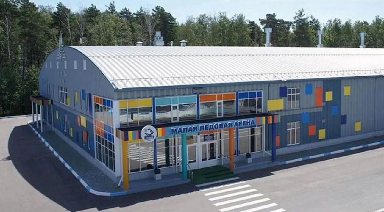 ✅ На малой арене Ступино заливают новый лед: герб города появится в центре

Малая ледовая арена в сп