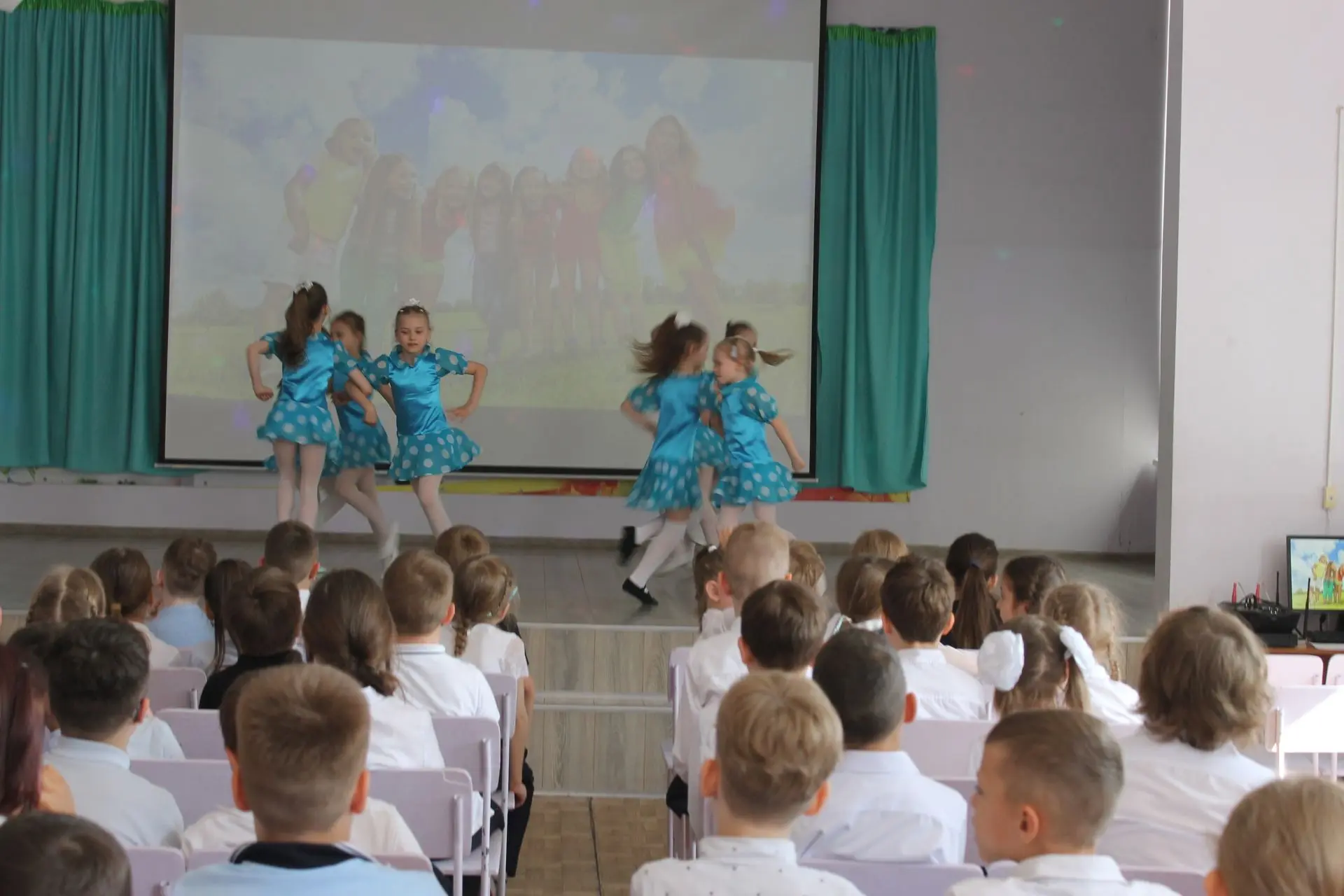 🎉 Праздник труда, таланта и творчества! Подводим итоги года в начальной школе 18 мая в актовом зале 