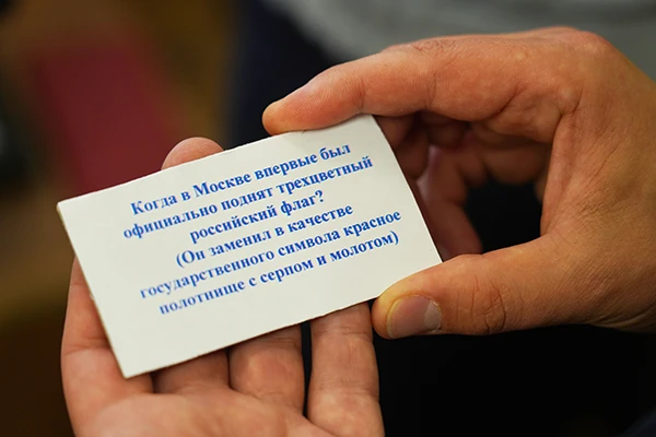 Российский триколор является символом, объединяющим общество. Он воплощает ценности и и...