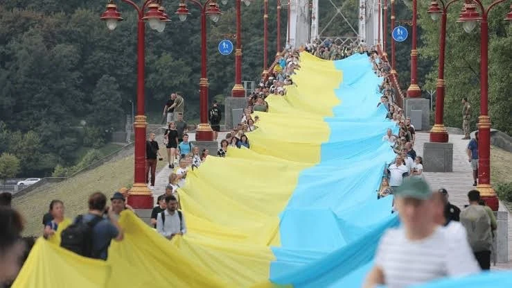 В Киеве сегодня срочно созывают Совет обороны для решения вопроса с движением транспорт...