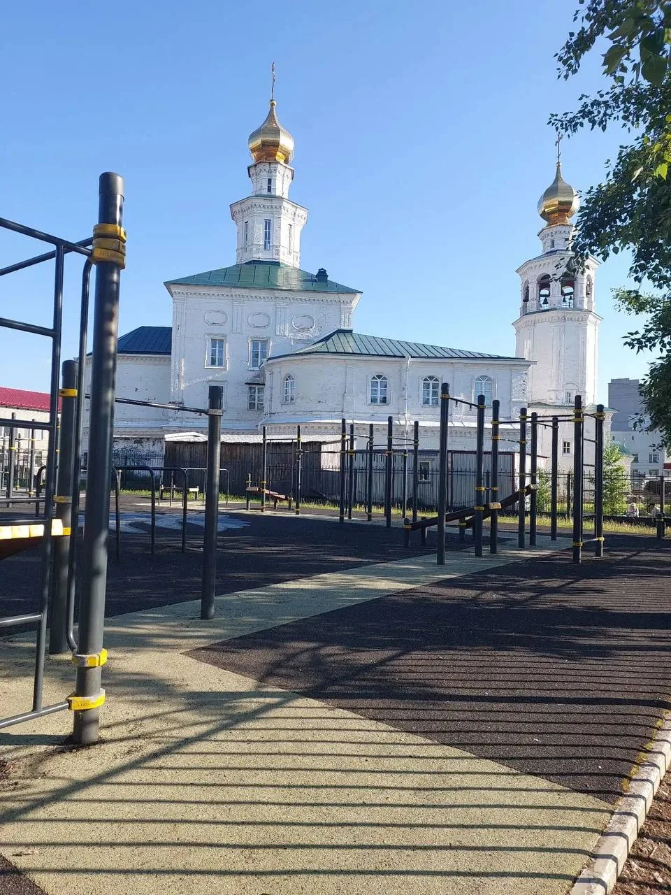 Спортплощадку у школы №1 открыли для всех желающих. Вход разрешен с 6:00 до 23:00.

📷 Открытый Арха