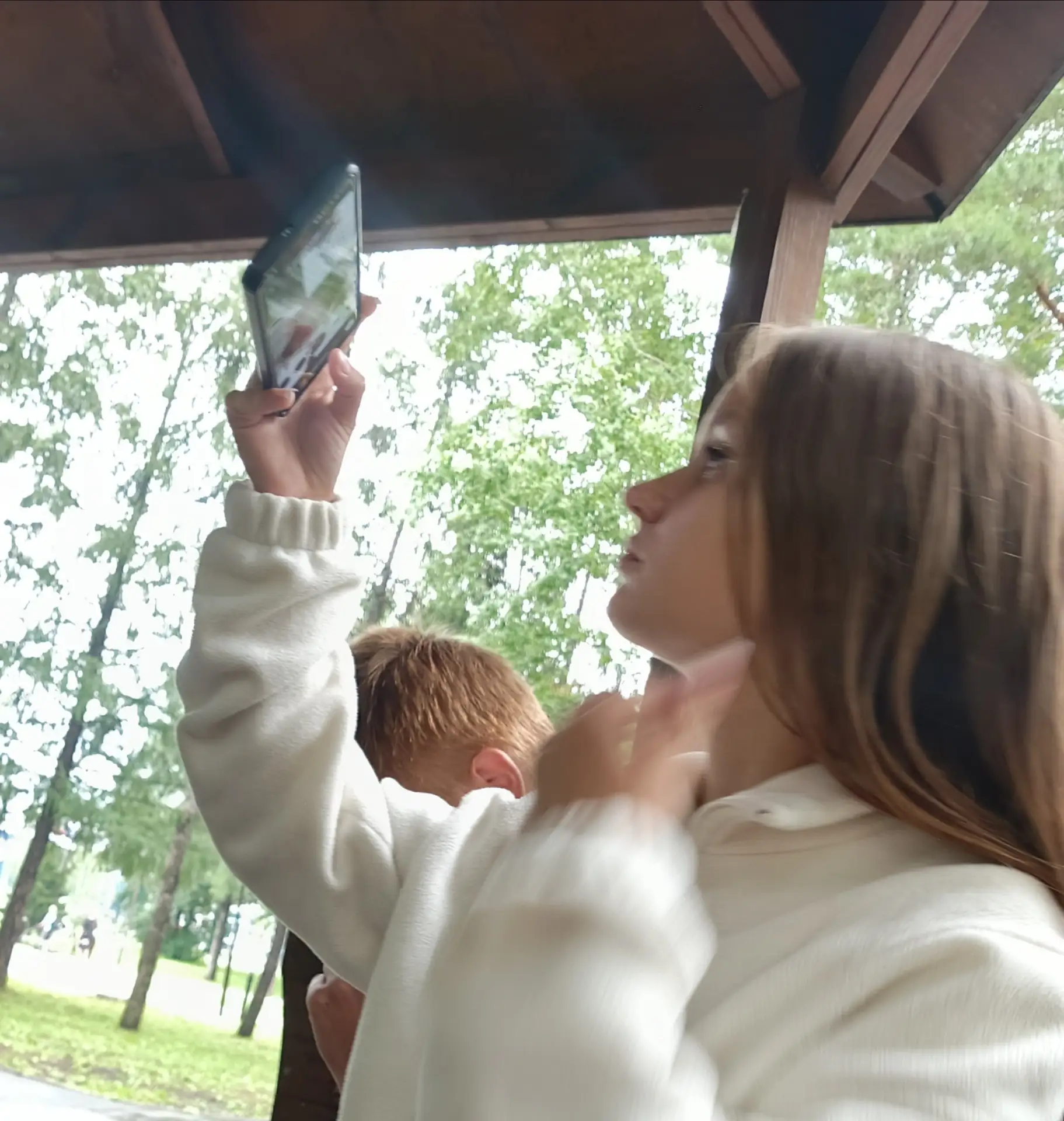 Понравилась девочка, видел на центральном парке в беседке, отпишись в комменты.