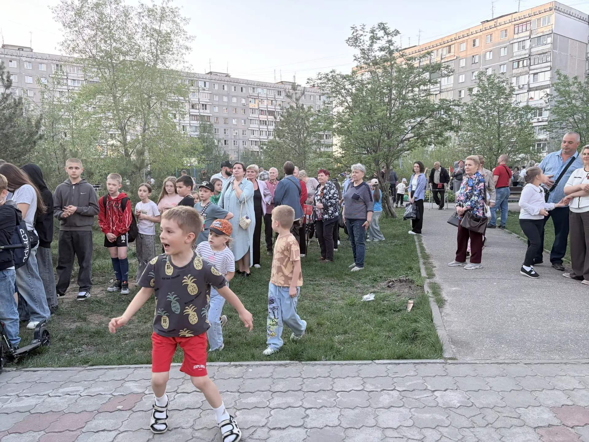 В сквере Победы состоялся по-настоящему душевный и объединяющий праздник, посвящённый Дню Победы. До