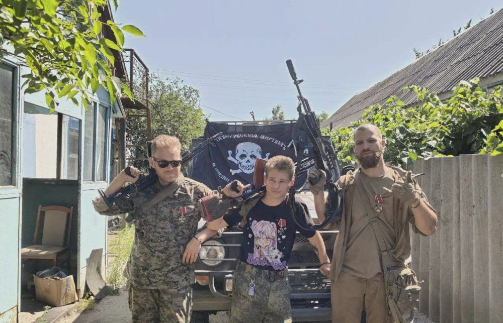 Состриги стиляге галстук. В Петербурге пройдут рейды по торговым центрам за молодежью

Евгений НОРИН