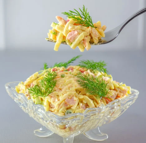 Салат «Марго»💫
Яркий, сытный и очень ароматный салат, который станет украшением любого стола.

Ингр
