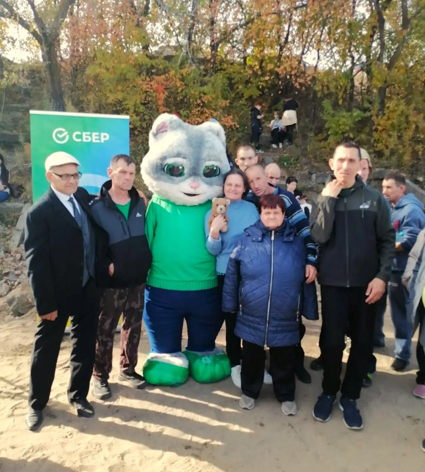 🍂 Выпустили 12 тысяч мальков сазана в Зею!