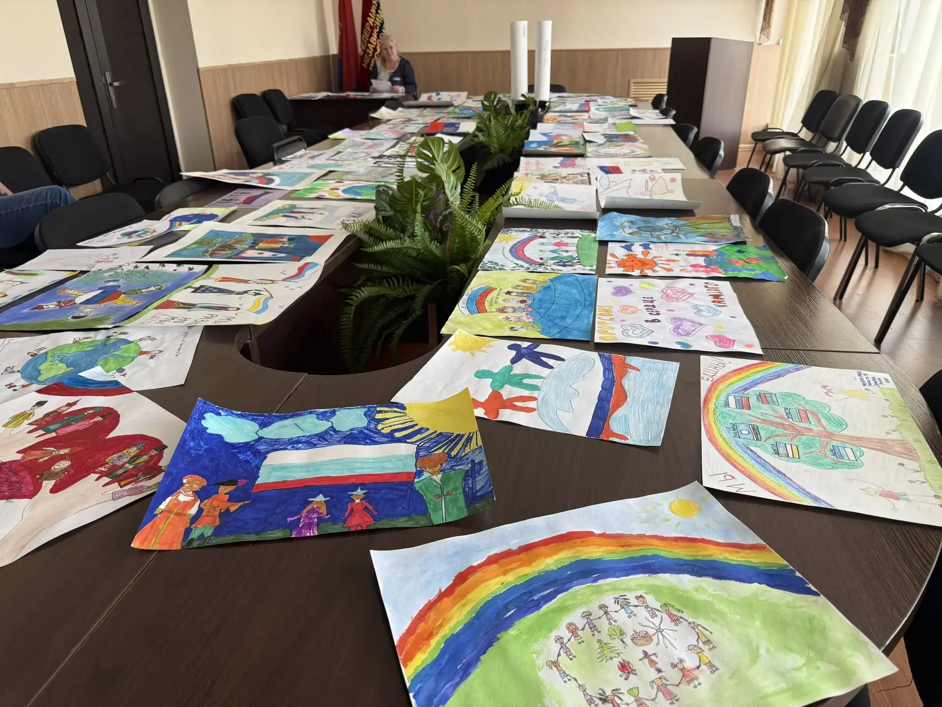 🎨✍️ Подведены итоги Республиканского конкурса детских рисунков и сочинений «Единство народов глазам