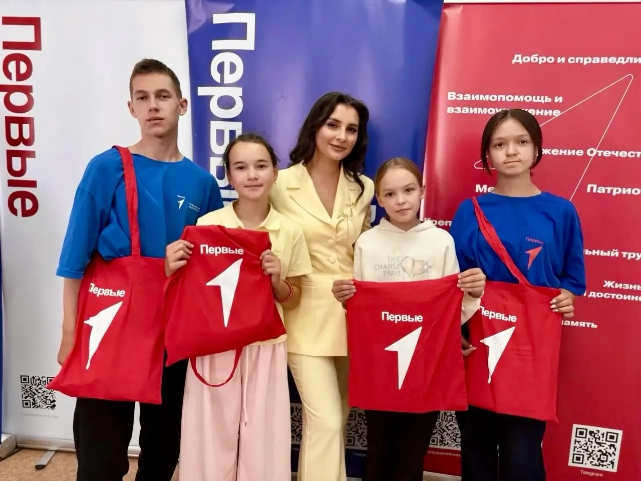 Голос, который услышат все! 🎤

С огромной радостью подвели итоги Региональной школы ведущих Движени