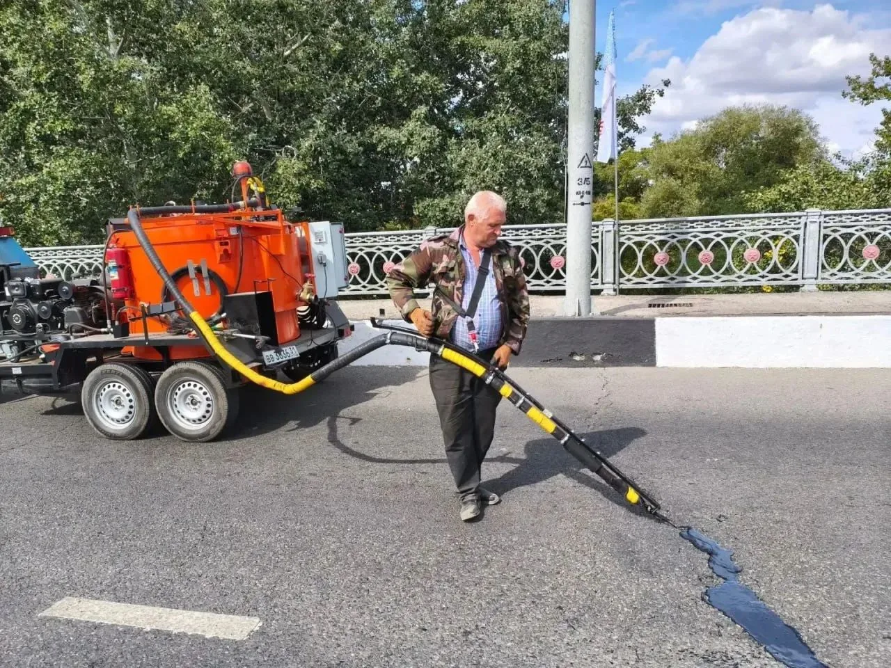 🛣️Михаил Лобазнов сообщил, что для сохранения дорожного полотна закупили установку для...