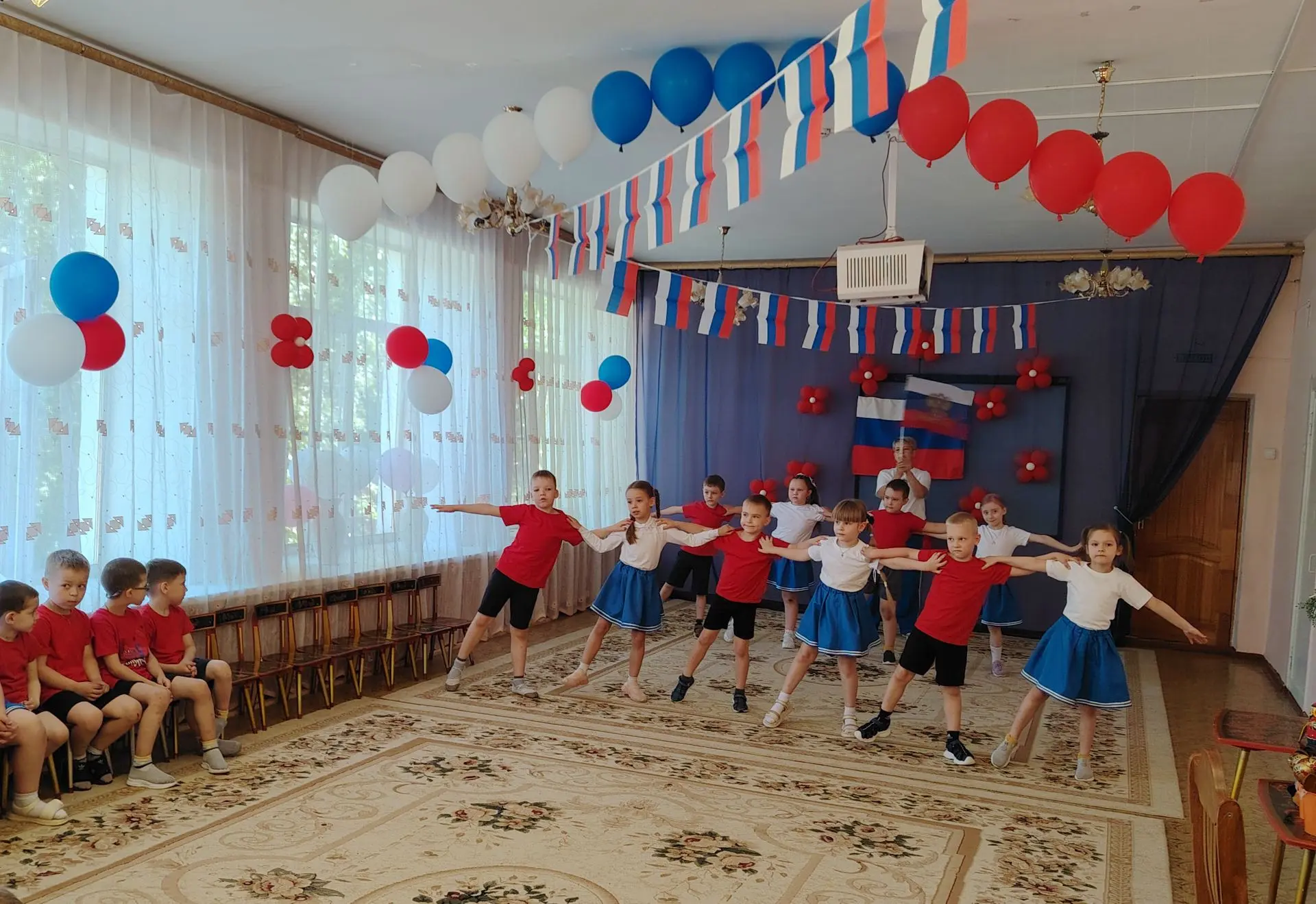 «Мы дети твои, Россия»: как наш детский сад встретил День России

В преддверии Дня России в нашем де