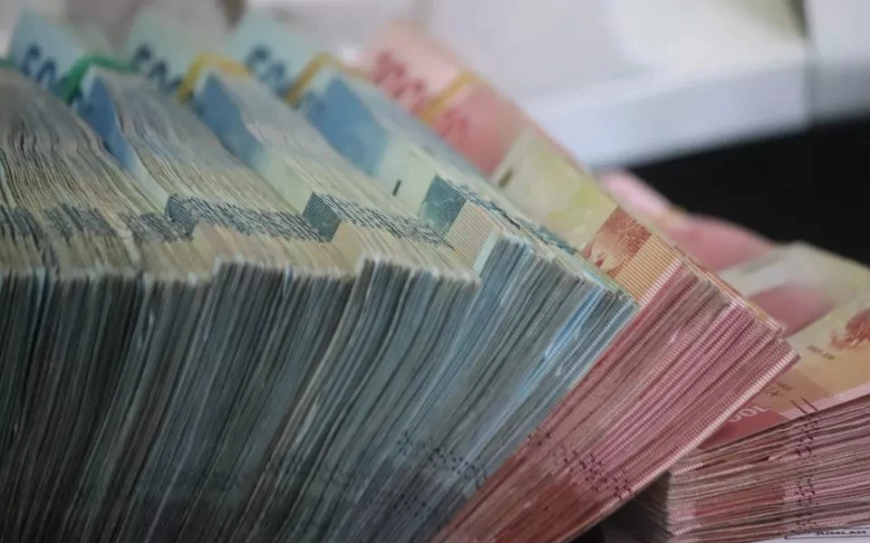 Курьер афер забрал 8 млн рублей у семьи погибшего бойца из Алтая