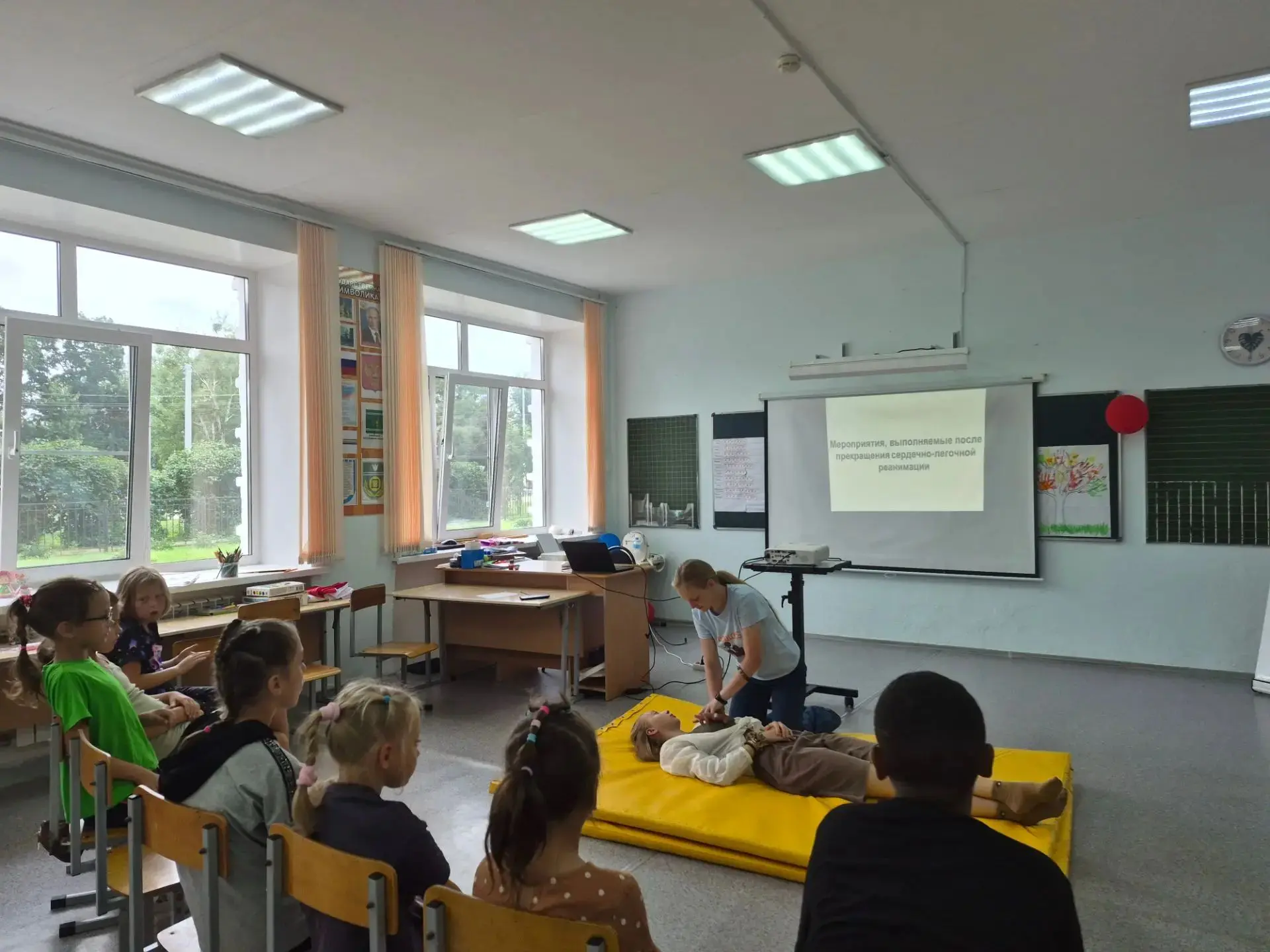 День здоровья в лагере: энергия, знания и спорт! ⛑️🏥

Сегодня у нас по-настоящему активный и познав