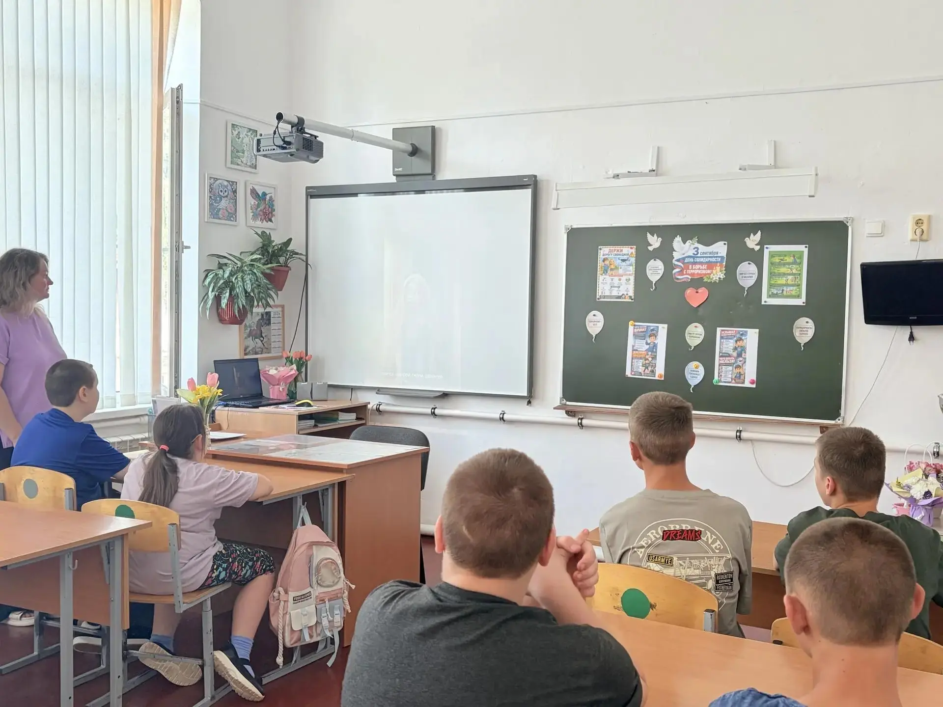 Безопасность — наш приоритет: в школе прошли единые уроки по правилам поведения