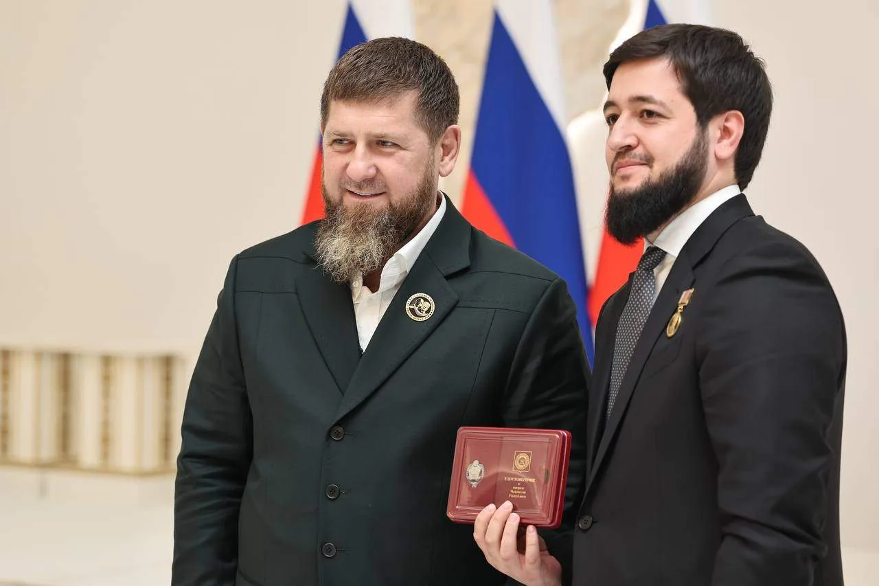 Коллектив Клинической больницы №5 г. Грозного поздравляет кавалера ордена Кадырова, мин...