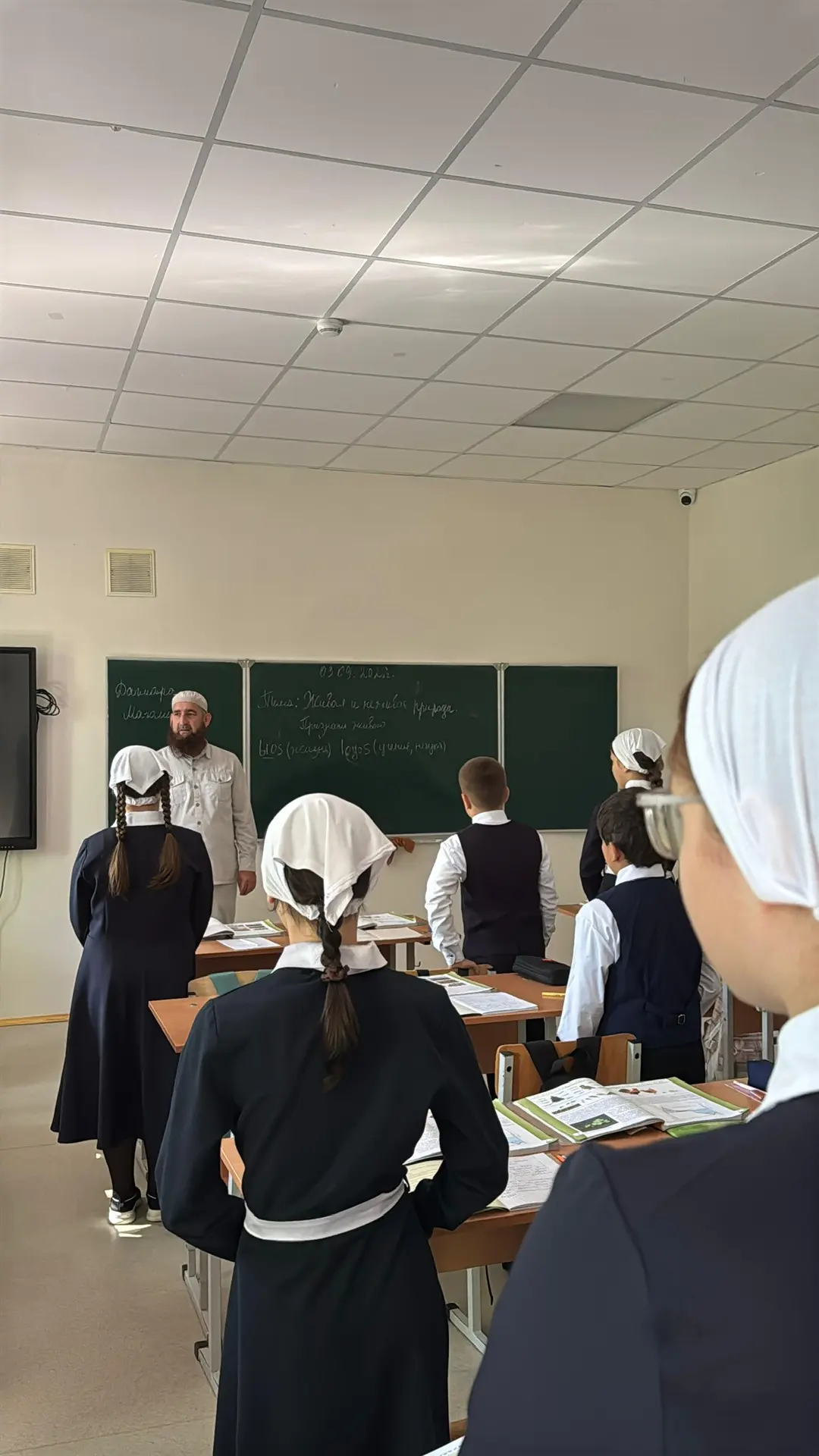 Педагог-организатор по ДНВ Муртазалиев А.С. провел беседу о правилах поведения с 5-ми и...