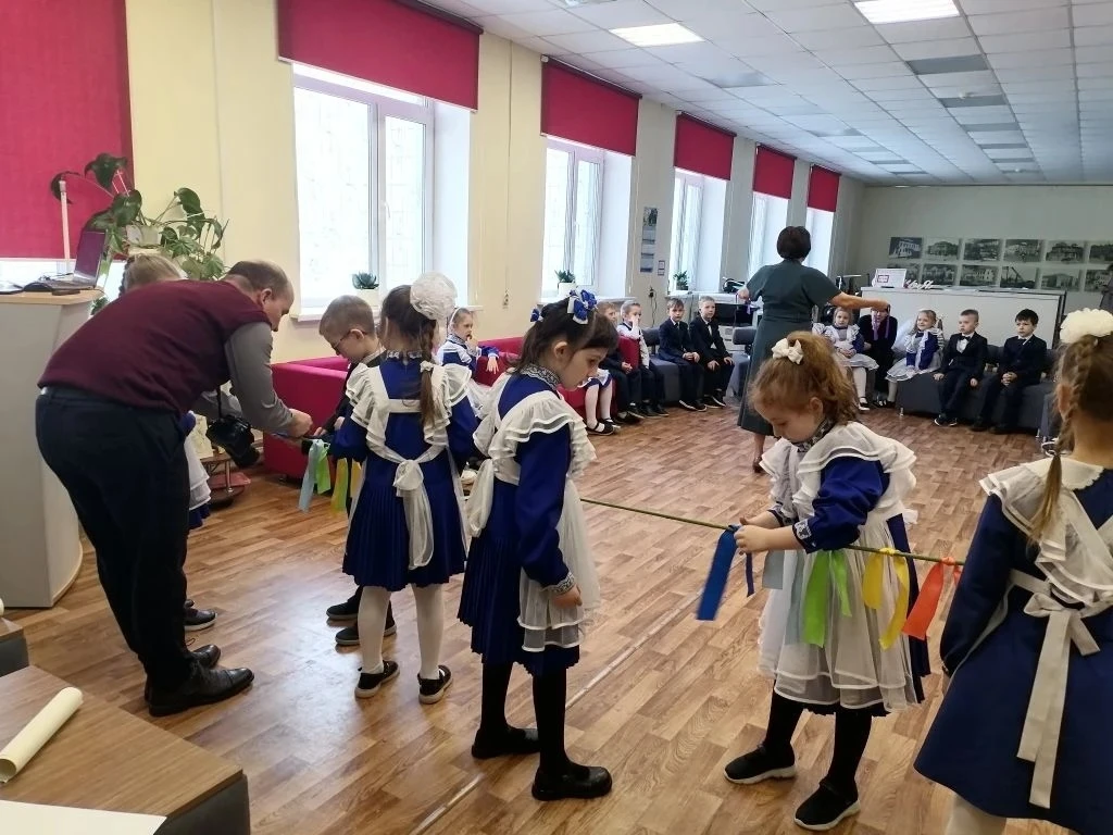 В народе говорят: «Азбука – ступенька к мудрости».  ✅ Ученики 1В класса преодолели свою первую, очен