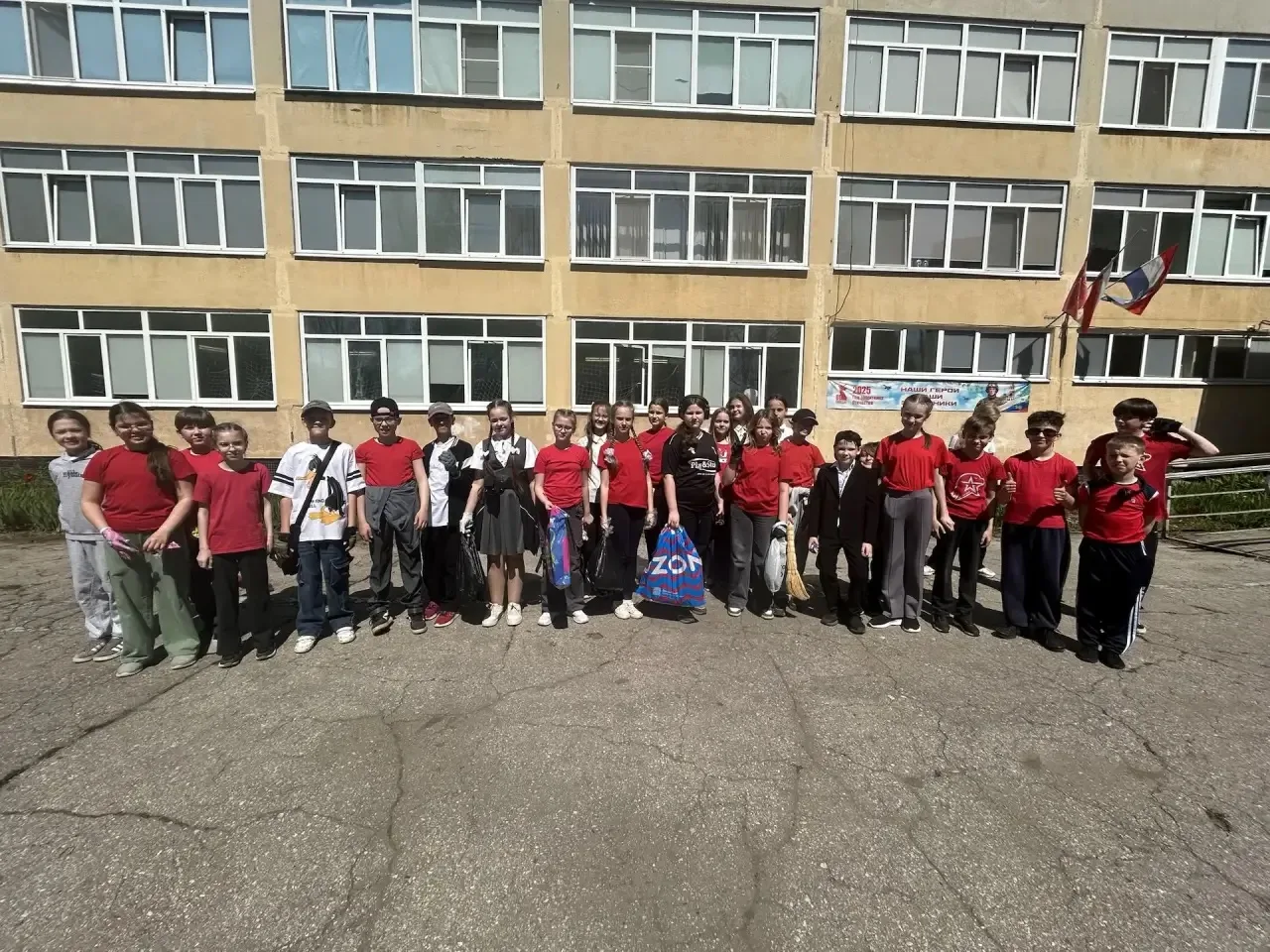 Трудовой десант 4 Б класса в действии!