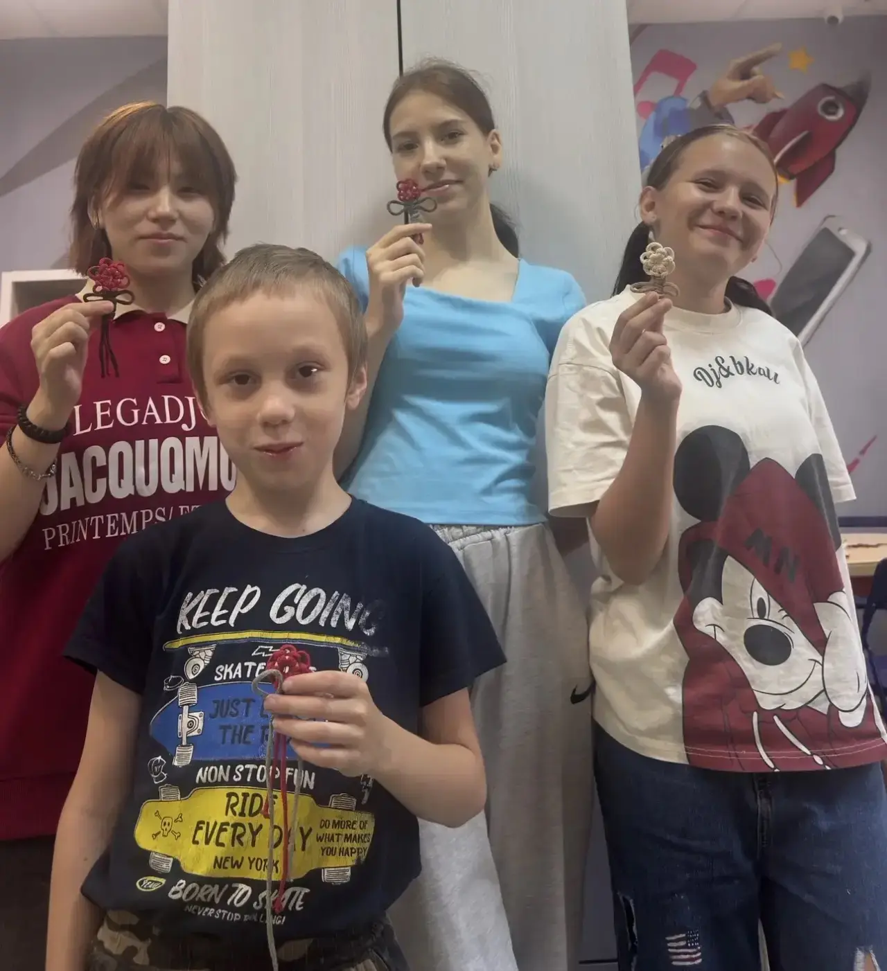 В «Точке доступа» прошел мастер-класс по плетению брелоков в технике макраме 🪢