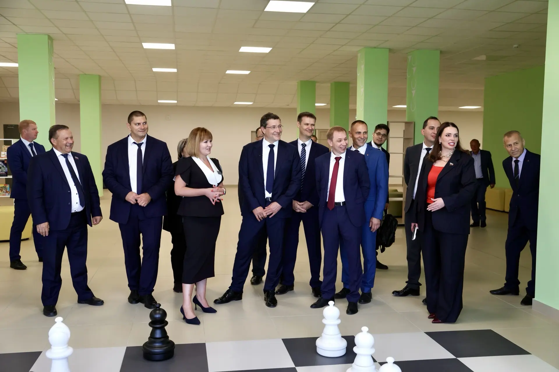Посетил также школу №17 в Павлове, открытую в ноябре прошлого года. Прошел по учебным к...