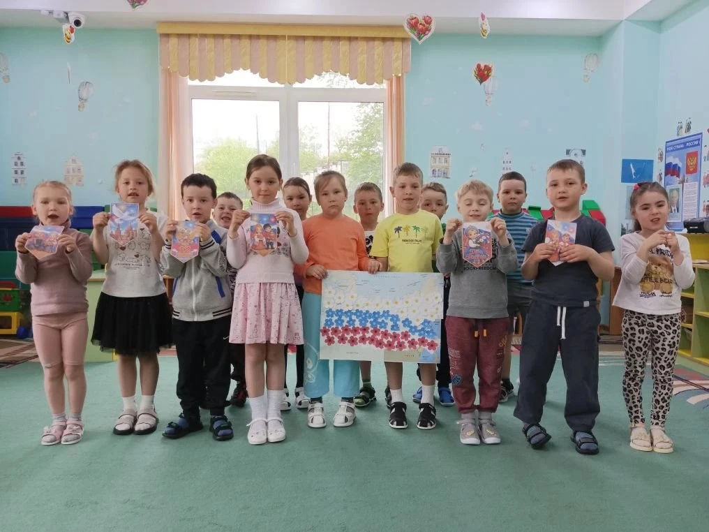 В рамках празднования Дня России наши маленькие дошколята превратились в настоящих маст...