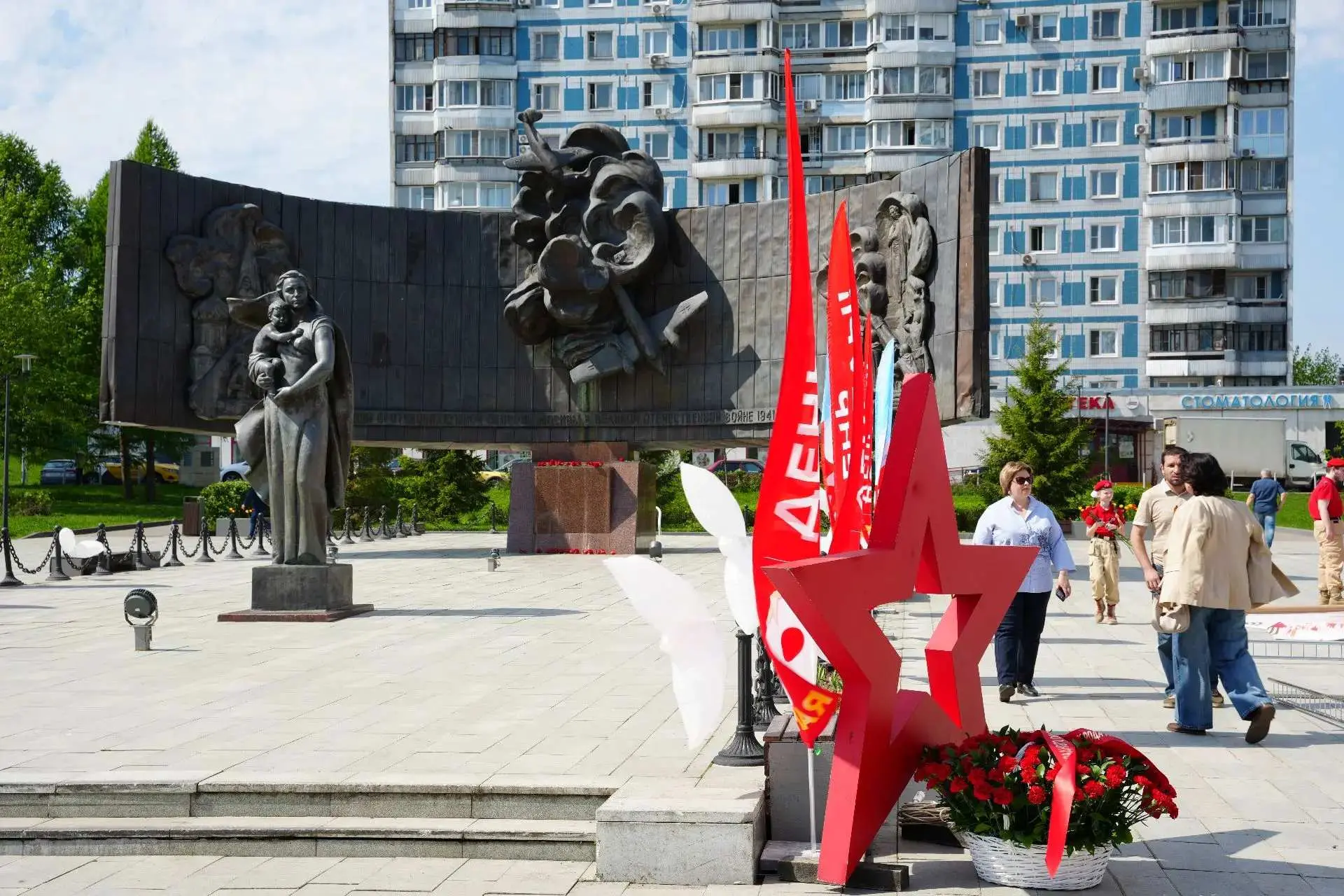 В Крылатском прошло торжественное мероприятие в честь Дня Победы  7 мая на площади «Защитников неба»