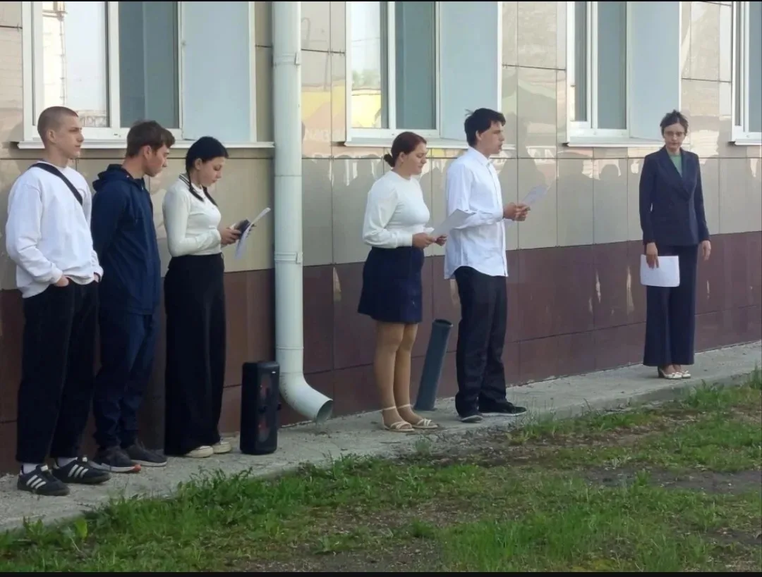 В преддверии Дня Победы в Усть-Калманском лицее под руководством заместителя директора ...