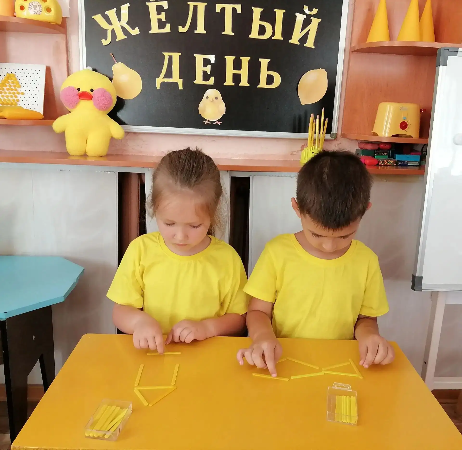 ☀️ Жёлтый день в средней группе!

Сегодня наш детский сад залило солнцем! Устроили настоящий праздни