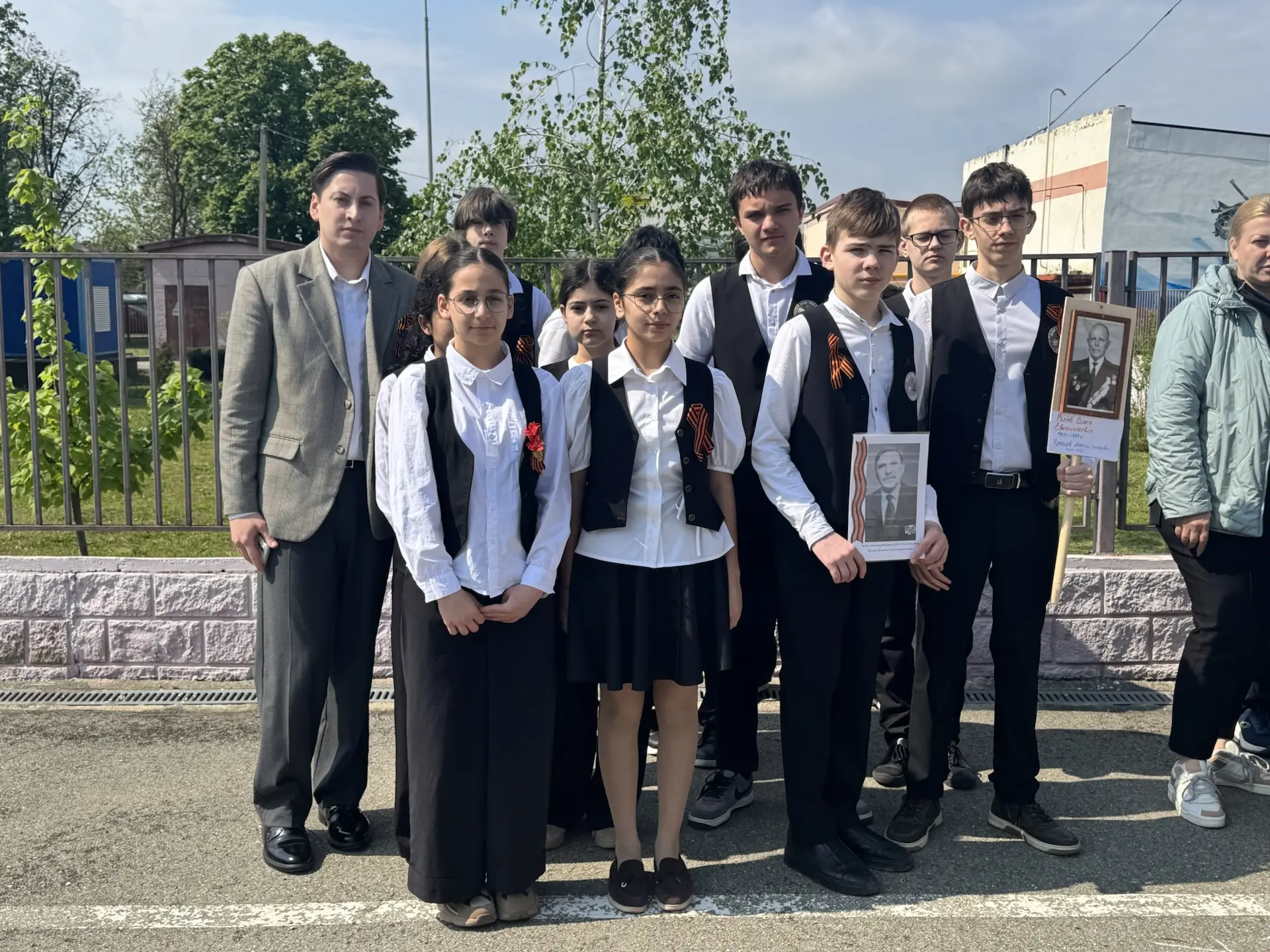 #ДеньПобеды #БессмертныйПолк #ТоржественнаяЛинейка #СадыПамяти