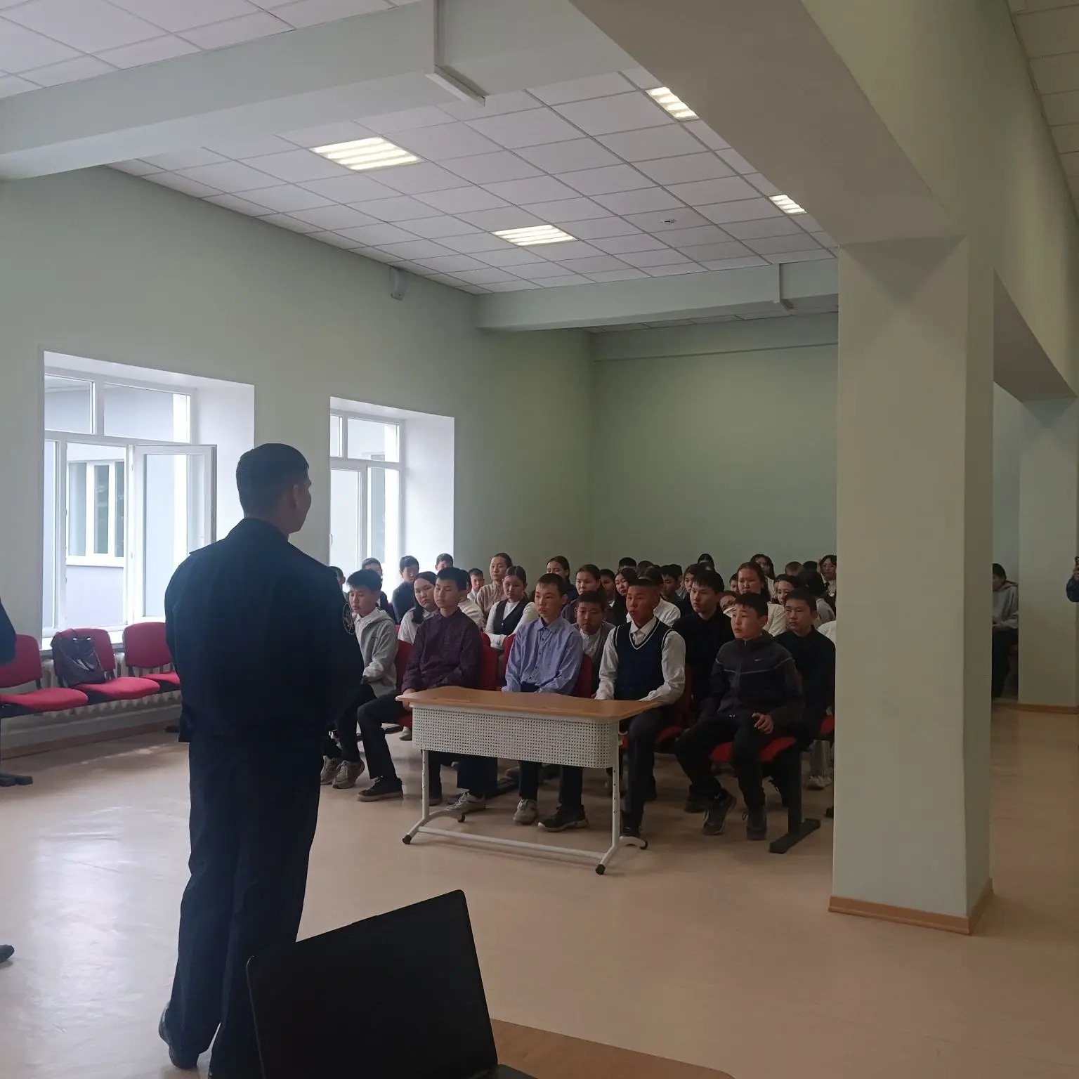 В рамках профориентационной работы в нашей школе прошла нестандартная и очень важная встреча. В гост