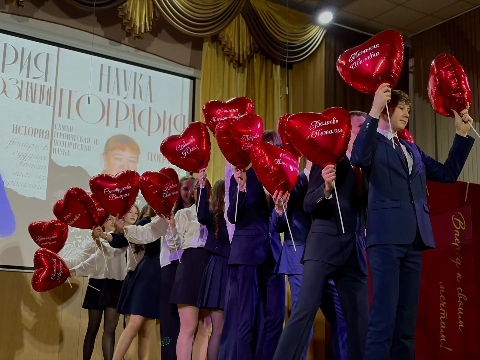🎓✨ ПОСЛЕДНИЙ ЗВОНОК ДЛЯ 9-Х И 11-Х КЛАССОВ! ✨🎓  26 мая, в нашей гимназии прозвенели Последние звонки