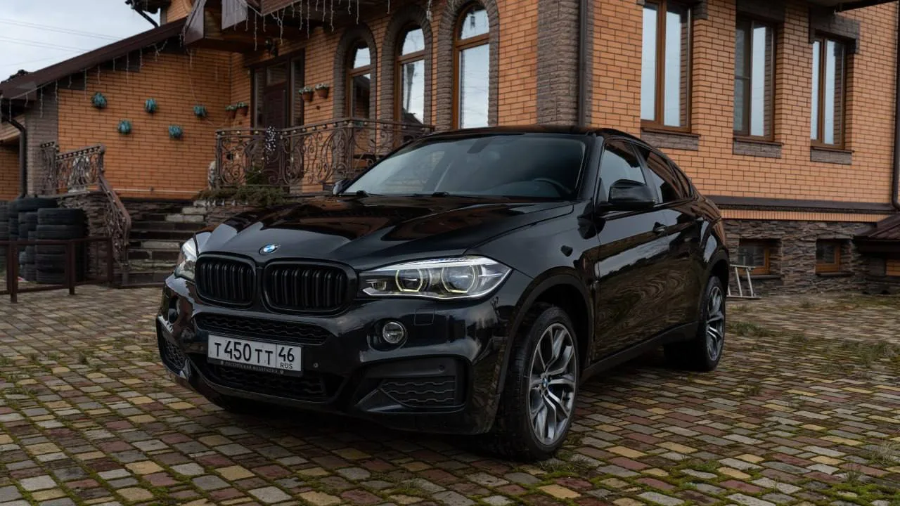 BMW X6
3.0 АТ

Зазор 400 от первой цены 
Отлично  состояние 
Двигатель работает ровно как надо 3.0 д