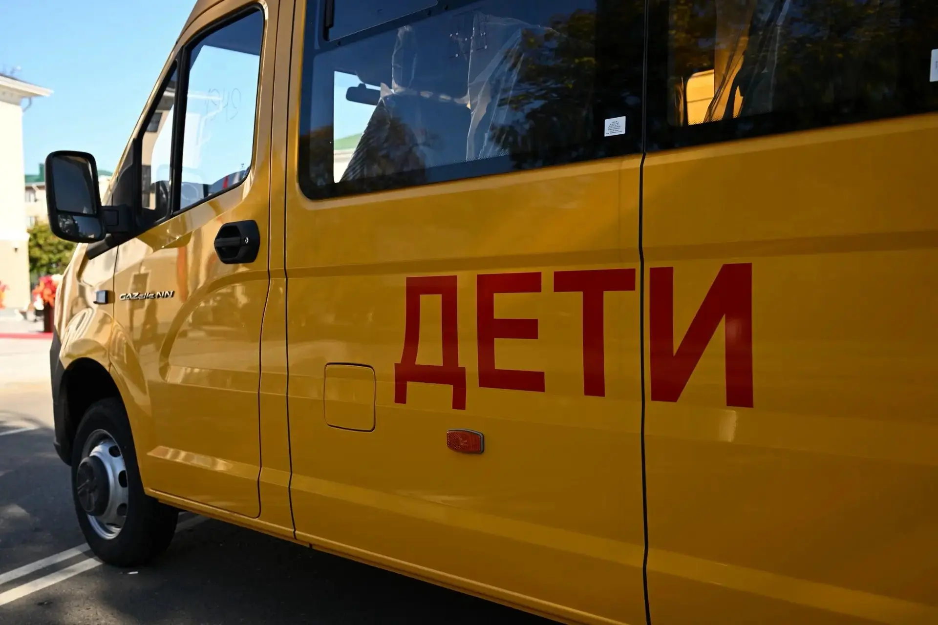 В Адыгее муниципалитетам передали 14 новых школьных автобусов