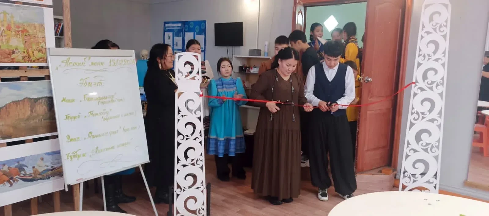 Олунньу 13 күнүгэр - Төрөөбүт тыл, сурук-бичик күнүгэр биһиги оскуолабытыгар сахалыы ты...