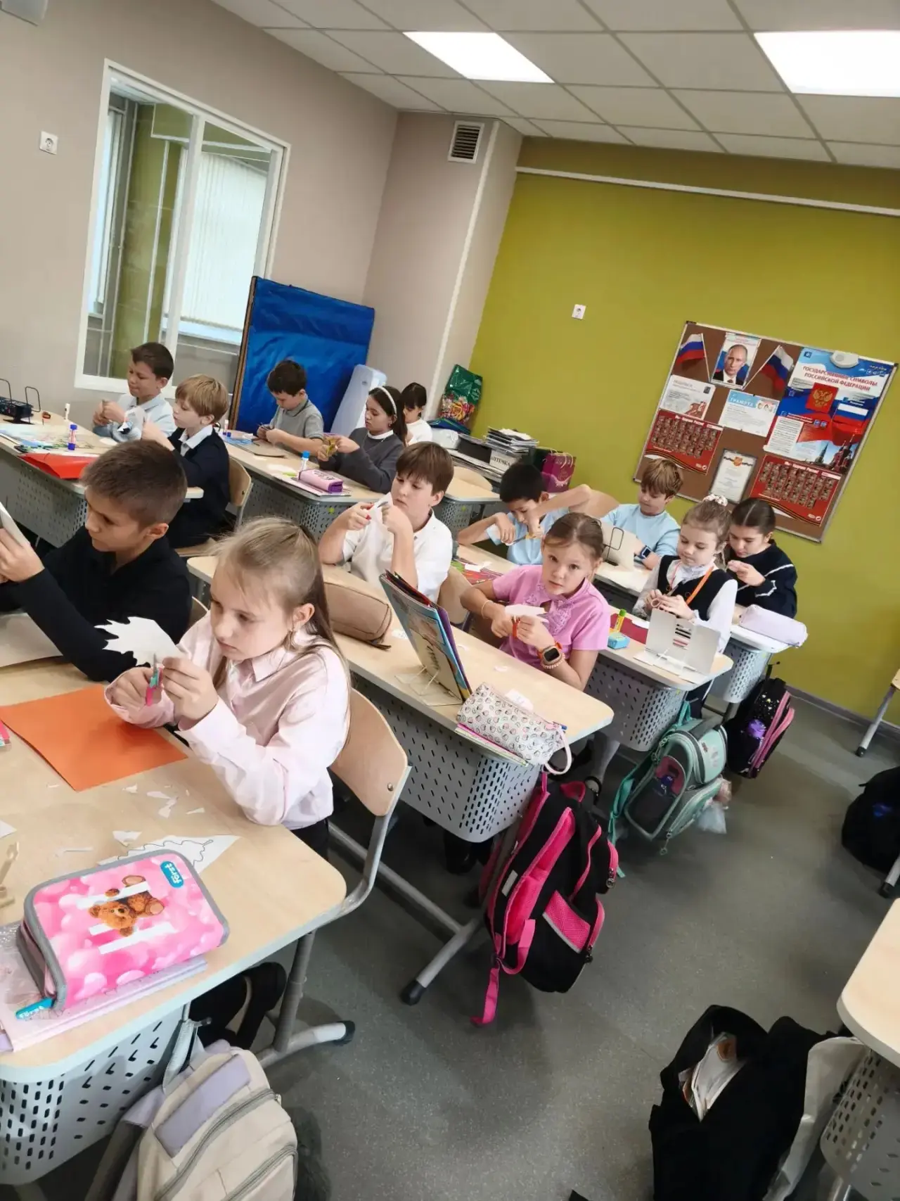 4-В класс принял участие в благотворительной акции «Букет добрых слов»! 🌟