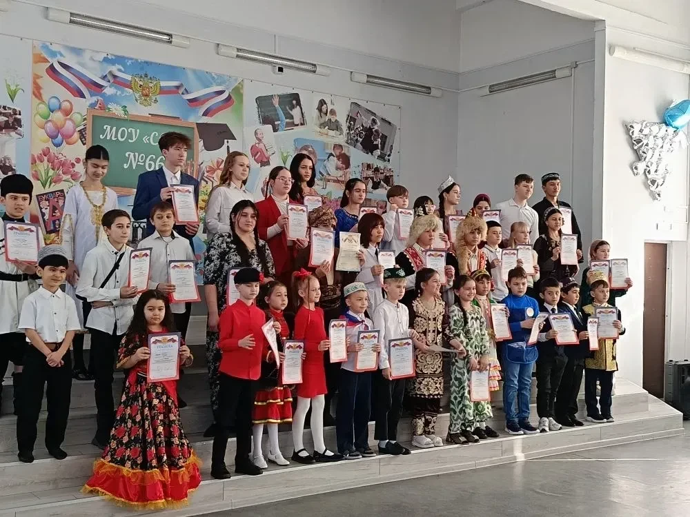 В рамках проведения Международного дня родного языка в МОУ СОШ№ 66" прошел конкурс чтецов «Язык моих