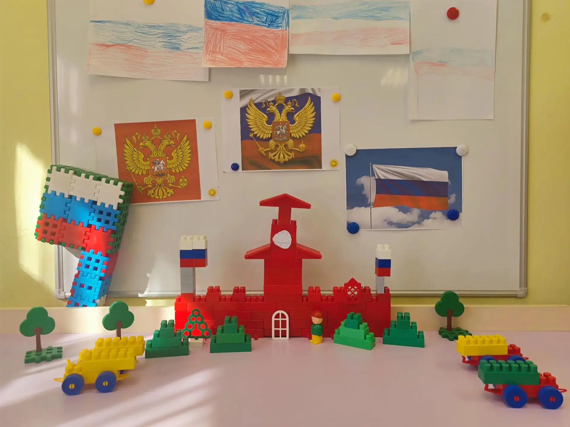Сегодня наши группы превратились в настоящие мастерские, где оживали главные символы Ро...