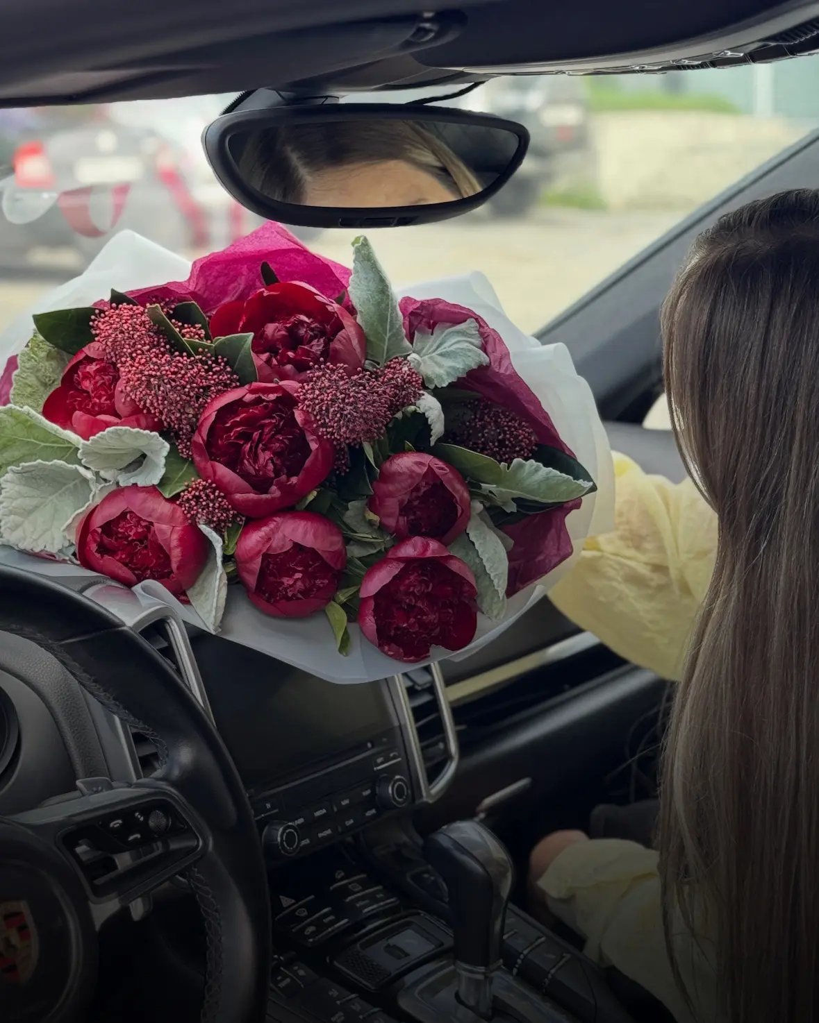 🚚 Цветы можно подарить, даже если вы далеко.