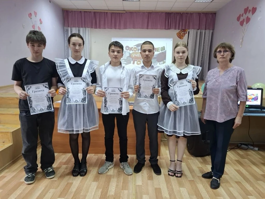 👨‍👨‍👧‍👦💫 25 мая, в понедельник, в нашей школе состоялась большая общешкольная линейка, посвящён